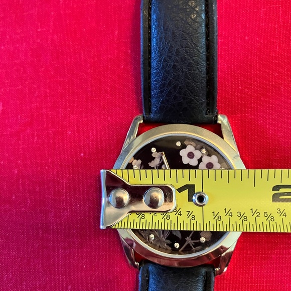 Women’s Wristwatch Floral Dial Crystal Markers Quartz Movement Gold  Tone NEW - Picture 6 of 8